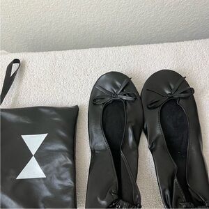 Elegant Black Flats with Bow Detail